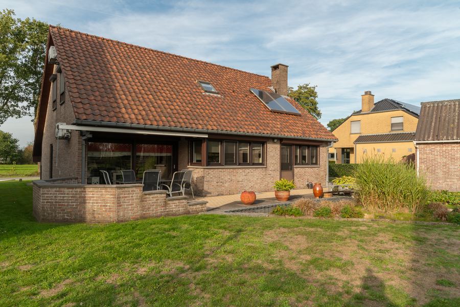 Ruimte genoeg achter het huis, tot aan de weide