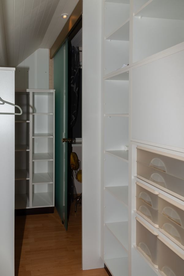 De inloopdressing, volledig ingericht