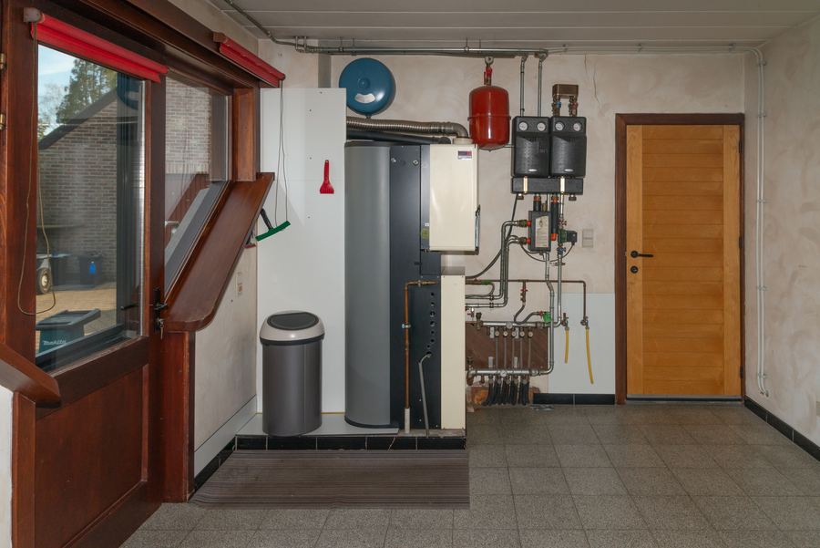 De technische ruimte: verwarming, boilervat en de kring van de zonnecollectoren