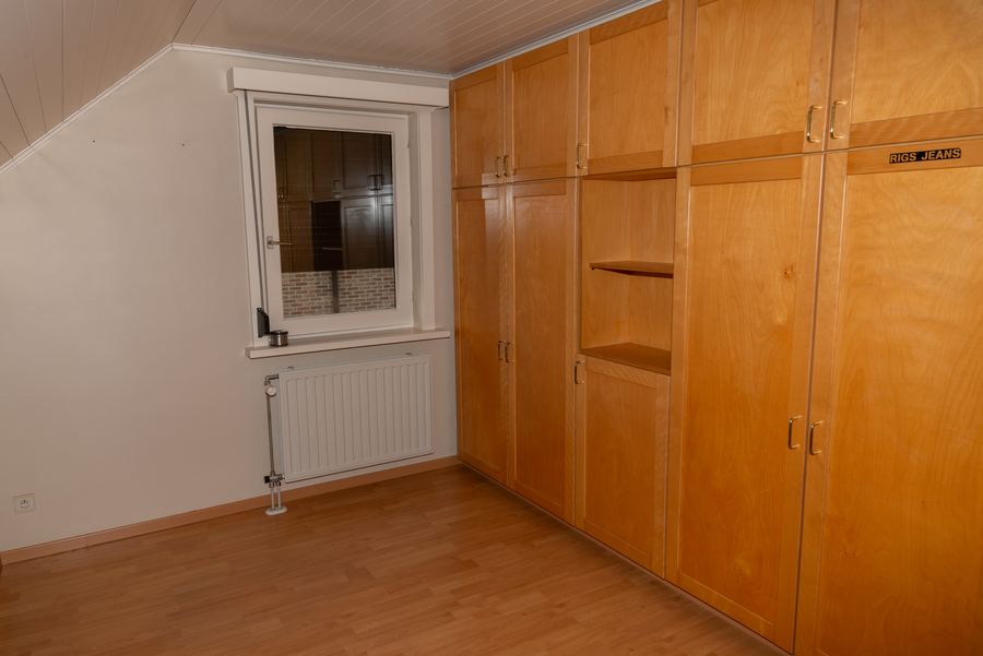 Overal ingebouwde bergruimte — geen kast hoeft mee te verhuizen